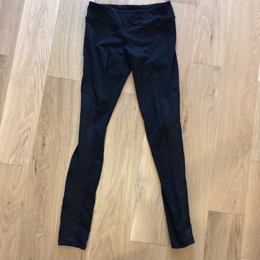 Black Ivivva leggings